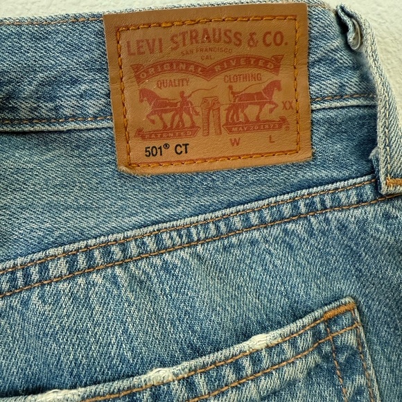 Levi's 501 Light Blue Denim Jeans with Tan Label - Picture 2 of 7